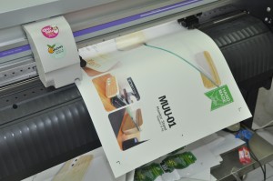 พิมพ์ ฉลากสินค้าด้วยเครื่อง Digital Offset วัสดุ PP Sticker ด้าน ไดคัทด้วยเครื่อง Mimaki ไดคัท CG-60SR III