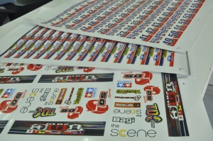 พิมพ์ ฉลากสินค้าด้วยเครื่อง Digital Offset วัสดุ PP Sticker เงา ไดคัทด้วยเครื่อง Mimaki ไดคัท CG-60SR III