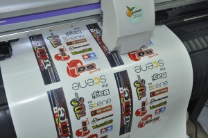 พิมพ์ ฉลากสินค้าด้วยเครื่อง Digital Offset วัสดุ PP Sticker เงา ไดคัทด้วยเครื่อง Mimaki ไดคัท CG-60SR III